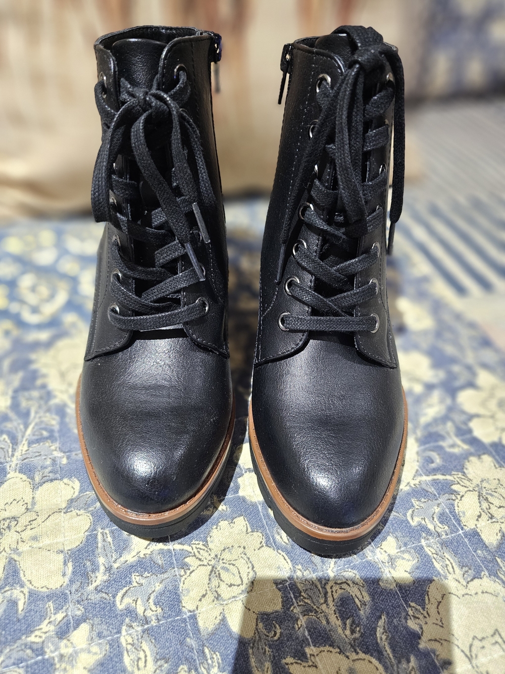 Naturalizer Black Lace-Up Heeled Ankle Boots with Tan Trim, NWOT - Picture 2 of 7